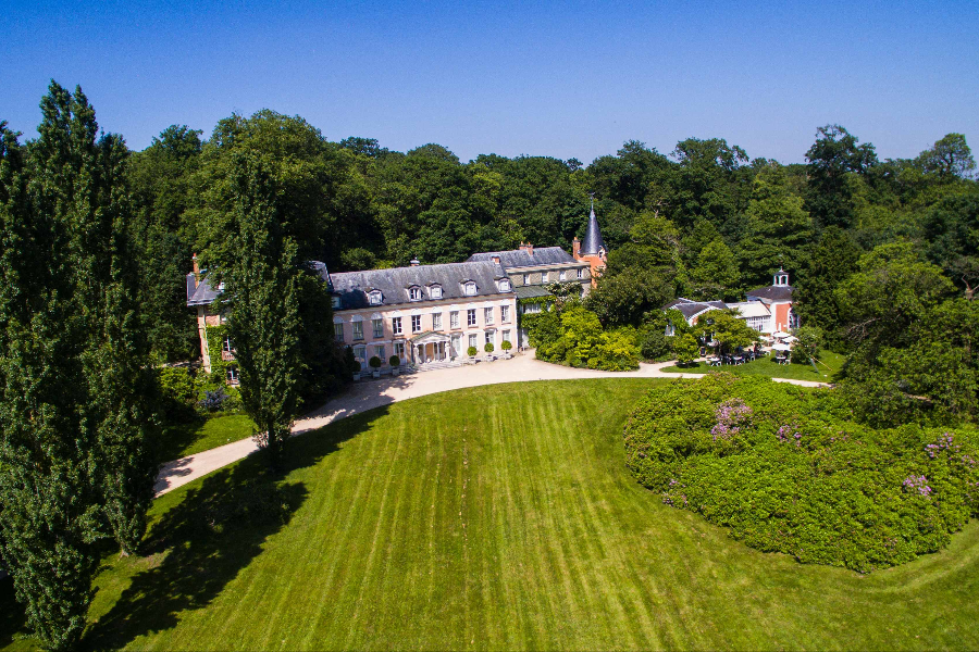 Vue aérienne de la maison et du parc