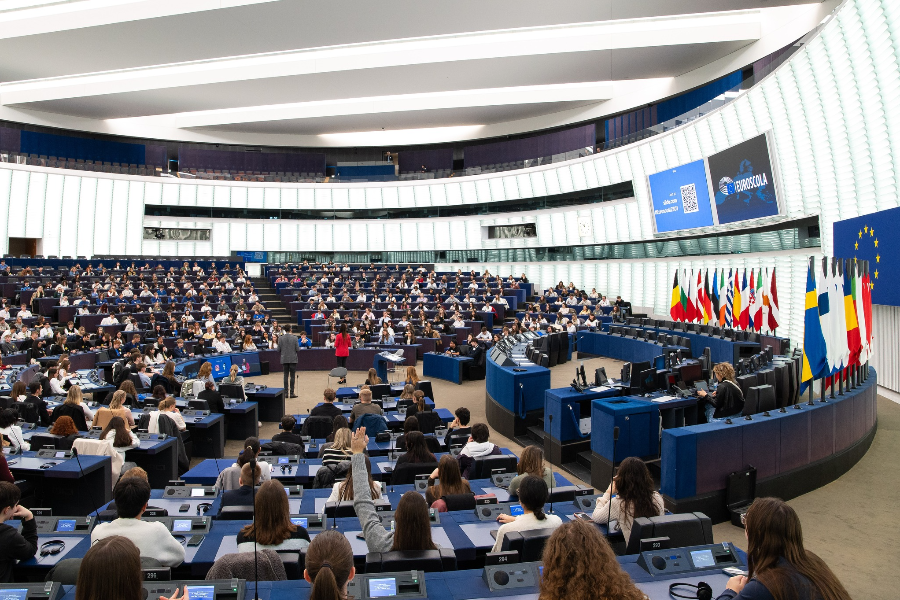 LE PARLEMENT EUROPEEN