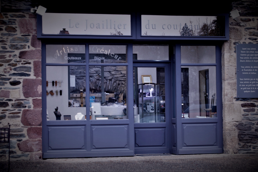 Christophe LACAZE - Boutique le Joaillier du Couteau Estaing - ©Christophe LACAZE - Le Joaillier du Couteau Estaing