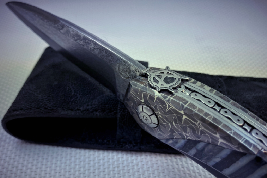 Couteau CL05 damas molaire de mammouth et ébène - Christophe LACAZE - Le Joaillier du Couteau Estaing - ©Christophe LACAZE - Boutique le Joaillier du Couteau Estaing
