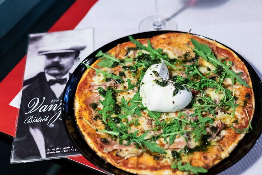 Pizza onctueuse du Restaurant Italien Bistrot vanzetti Proche rue saint rémi - ©Jessica_calvo