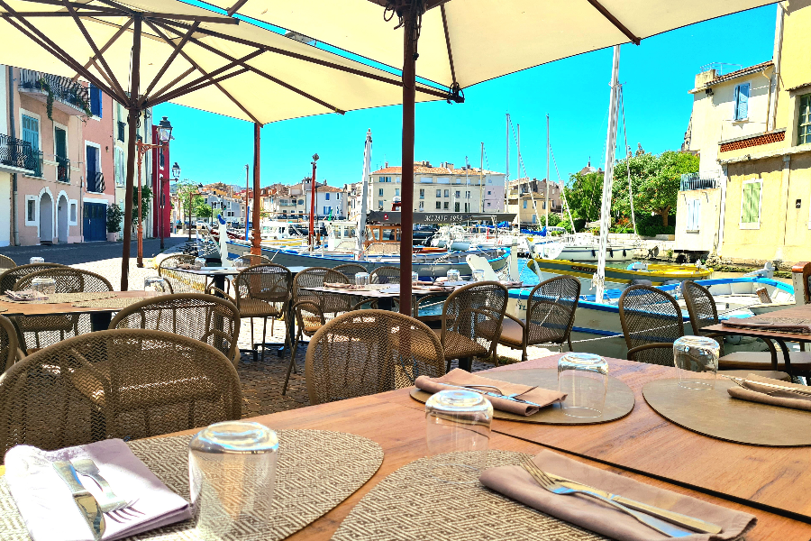 Le Miroir déjeuner en terrasse Martigues restaurant port Le Miroir aux Oiseaux - ©Le Miroir