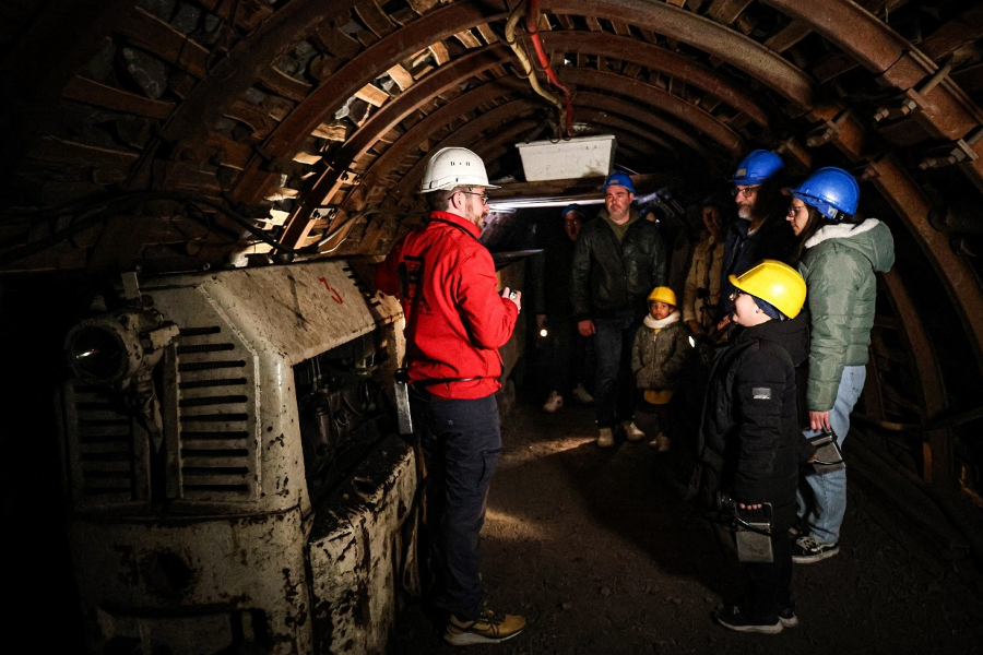 Visite dans la galerie du Puits des Glénons
