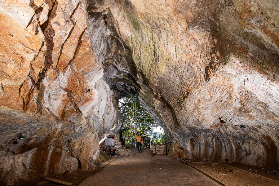 GROTTES D'AZÉ