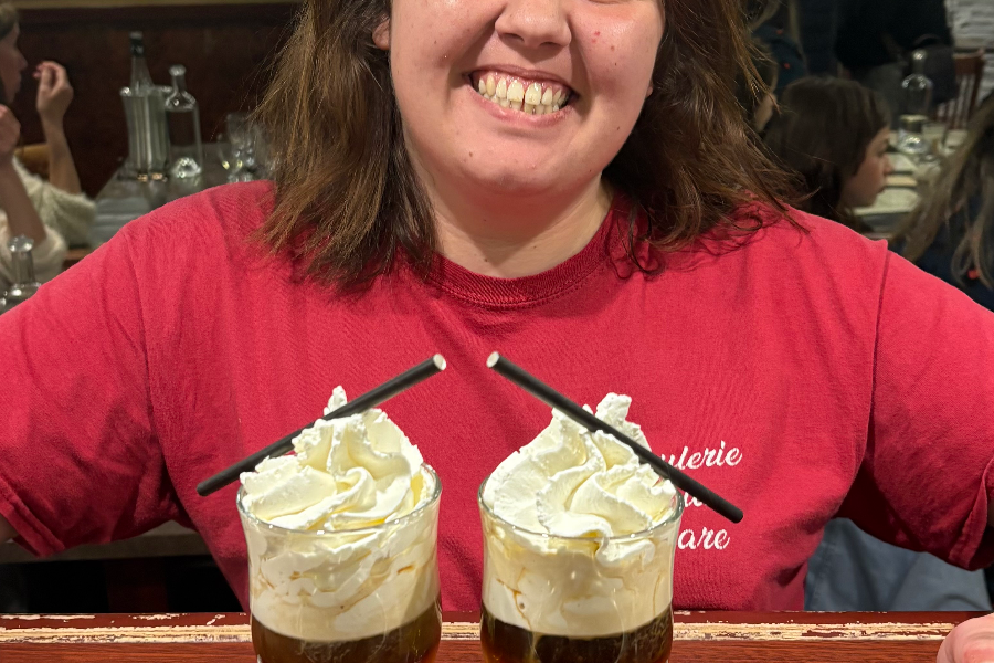 Nawel fait les meilleurs Irish Coffee de St Gilles