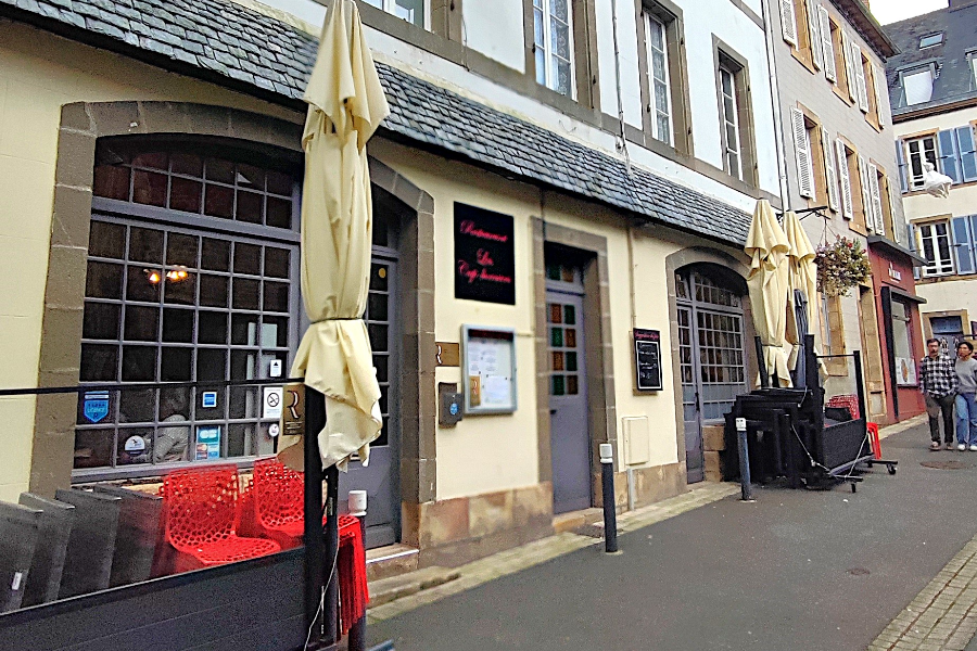 A Landerneau, aux Cap-Horniers, Didier et Sabine vous accueillent dans une ambiance conviviale pour découvrir une cuisine inventive. - ©Enora Heurtebize