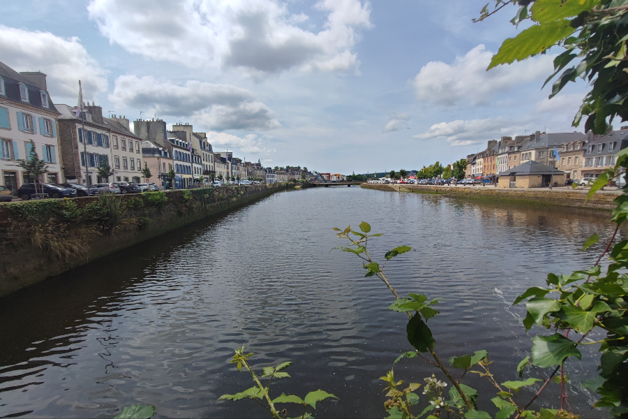 De la terrasse de la Crêperie du Pont on a une magnifique vue sur la rivière de Landerneau. - ©Enora Heurtebize