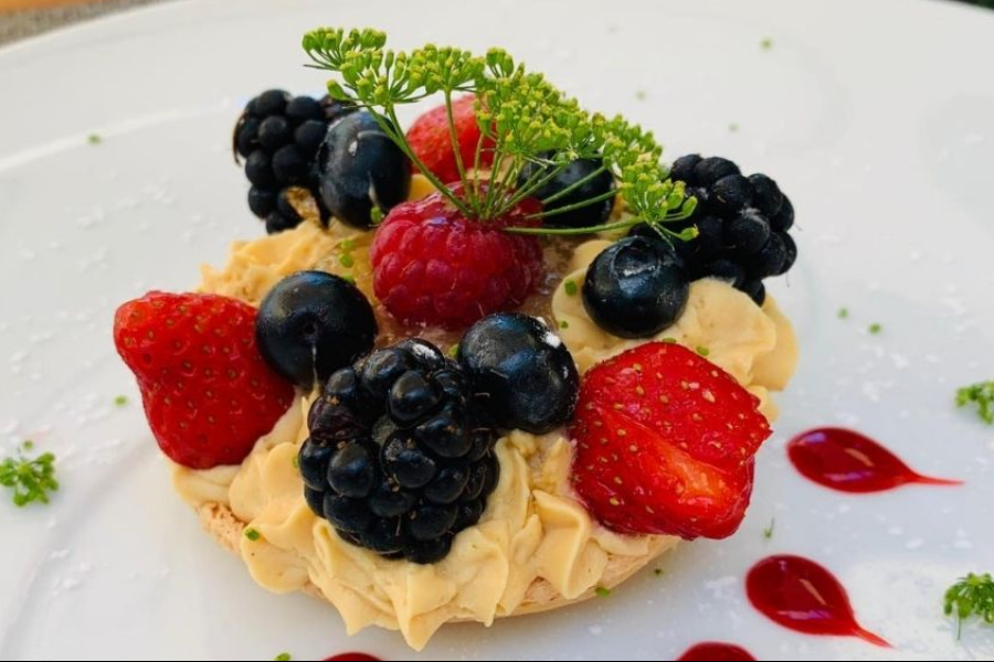 dessert aux fruits rouges - ©La table du Cantermerle