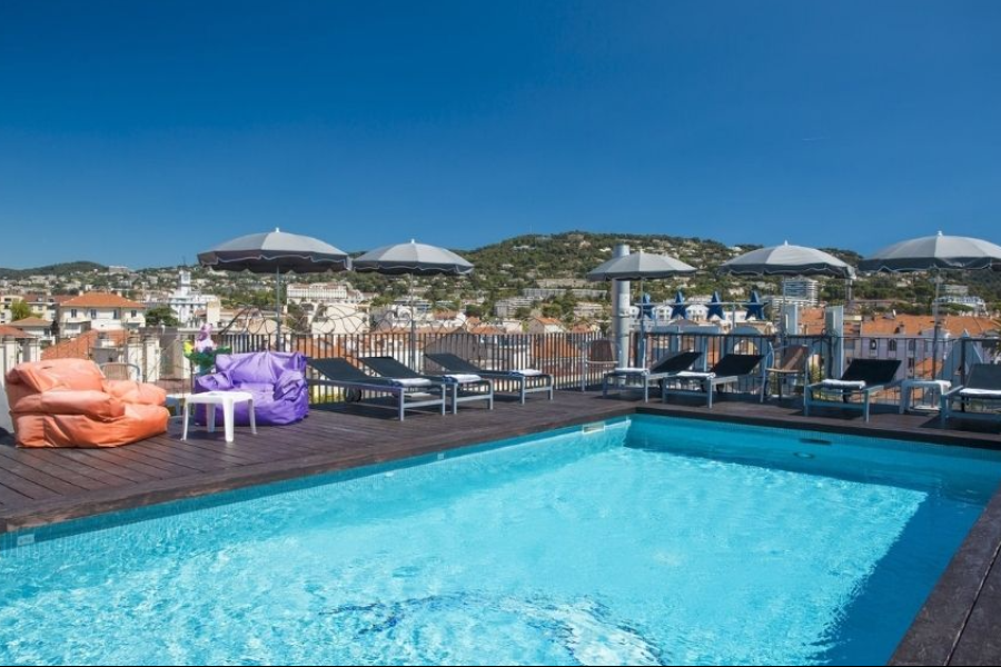 la piscine - ©Hôtel Cannes Riviera Hôtel & Spa v