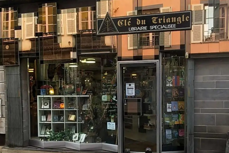 Librairies spécialisées à Aubenas (07200) et aux alentours en 2026
