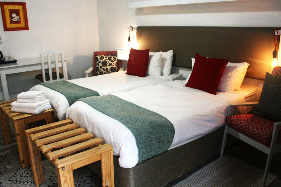 Twin room, with en suite bathroom and coffee and tea making facilities. - ©copyright