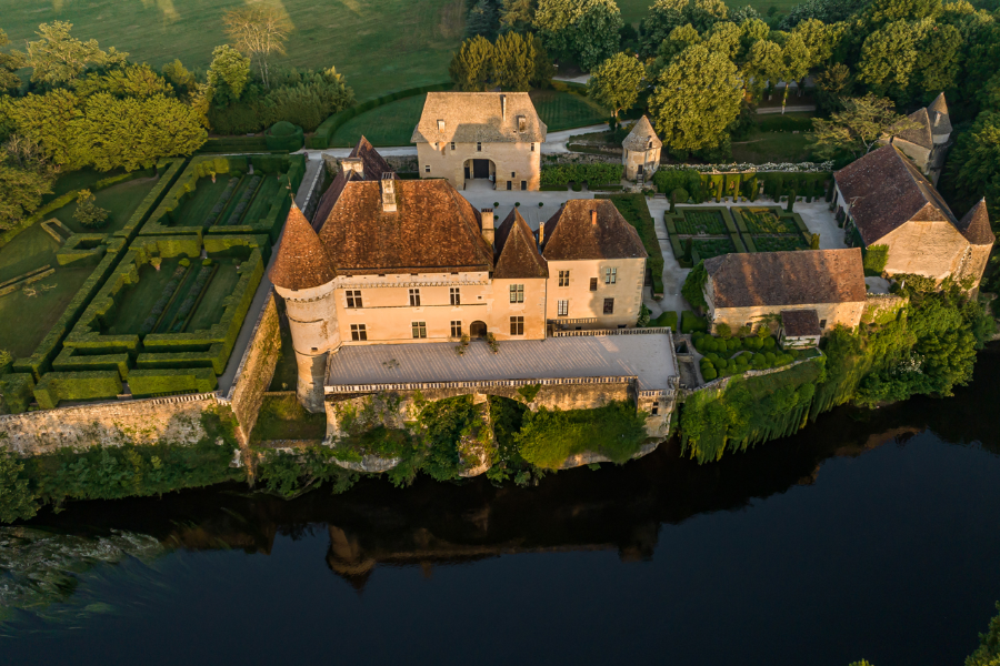  - ©CHÂTEAU AND GARDENS OF LOSSE
