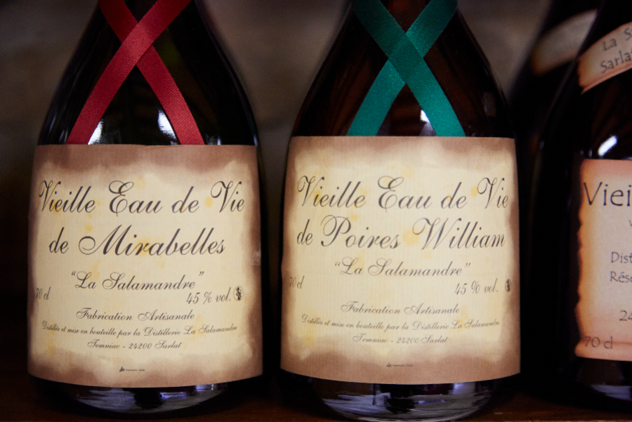 Bouteilles d'eau de vie