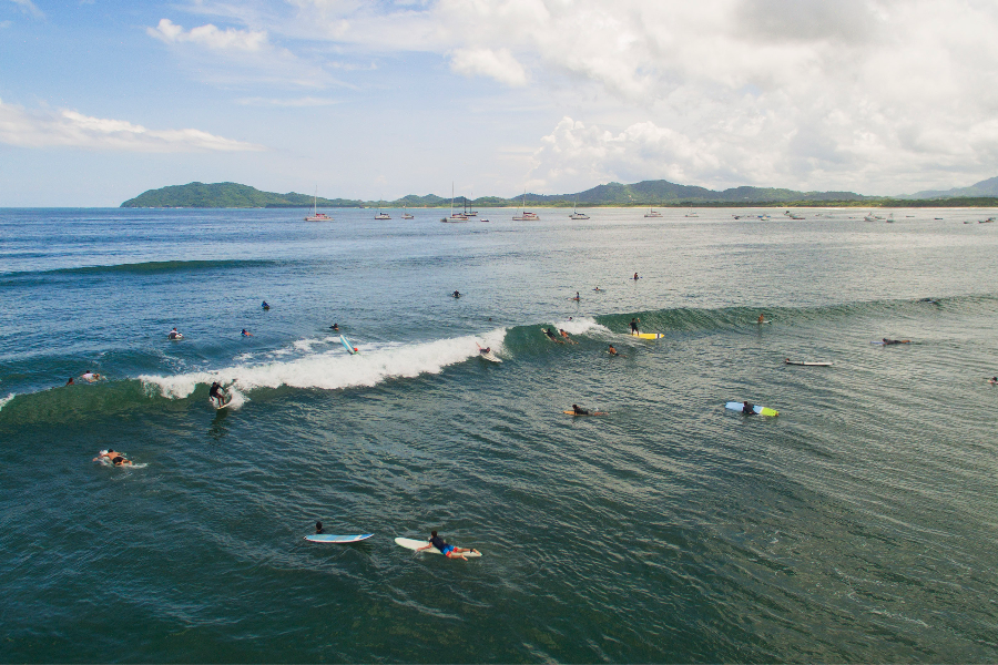 Surfers in front of the hotel - ©Hotel Capitán Suizo