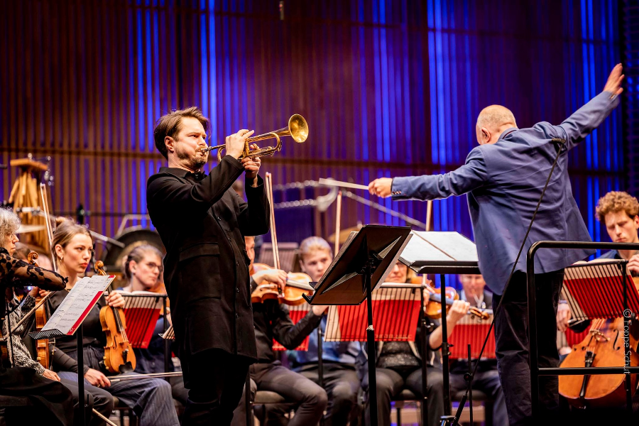 MUZIEKGEBOUW AAN 'T IJ