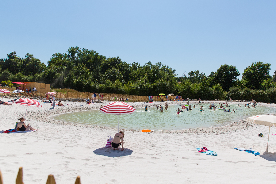 Lagon et plage Camping La Garangeoire - ©LaGarangeoire