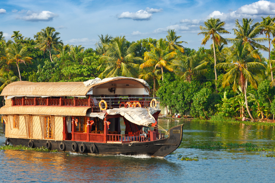 Houseboat - ©@cholantours