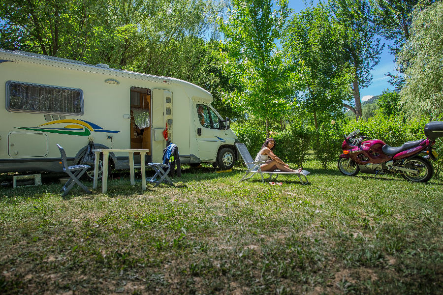 Camping Les 2 Vallées emplacement camping-car - ©Camping Les 2 Vallées