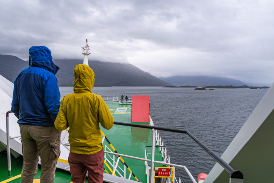 Navigation à travers les fjords de la Patagonie chilienne