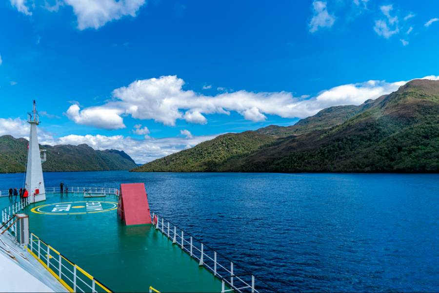 Navigation à travers les fjords de la Patagonie chilienne - ©Navimag