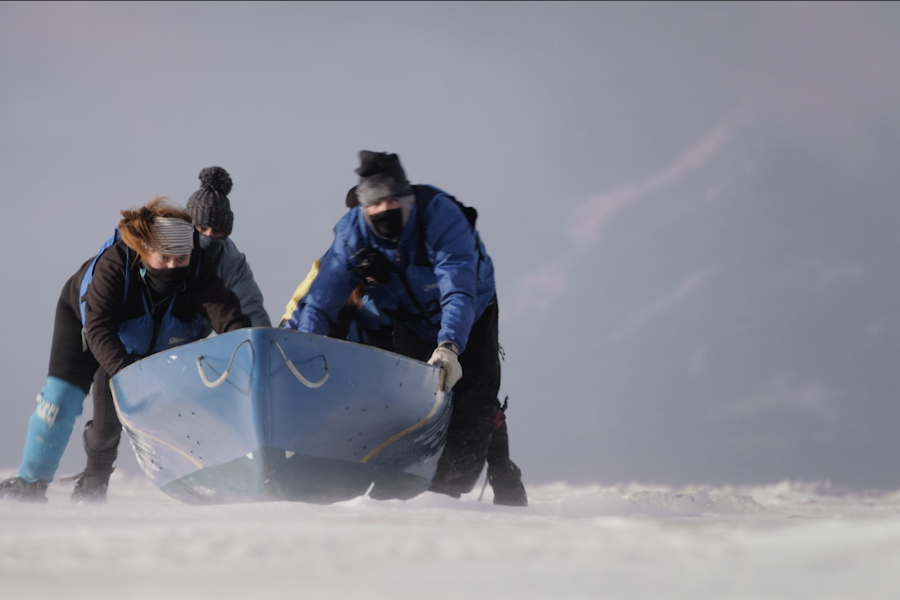 Canots sur glace en hiver. - ©Tourisme Isle-aux-Coudres