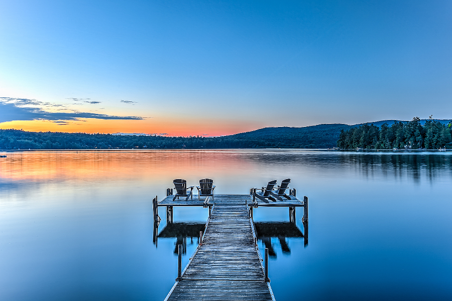 Lac et coucher de soleil