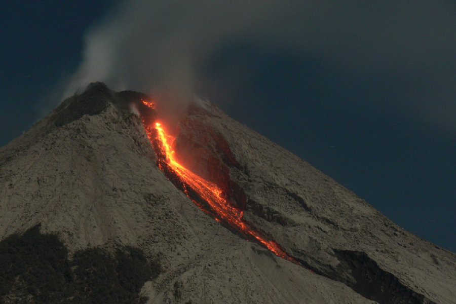 Volcan Merapi en éruption (Yogyakarta) - ©Alain de Toffoli