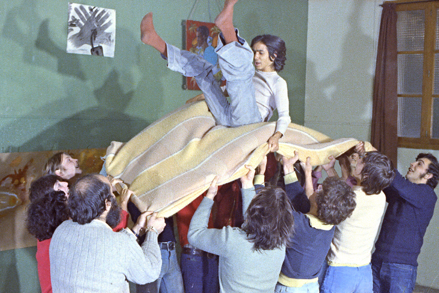 4.	Toucher l’insensé, Exposition collective - ©Centre Familial de Jeunes, Vitry-sur-Seine, vers 1975