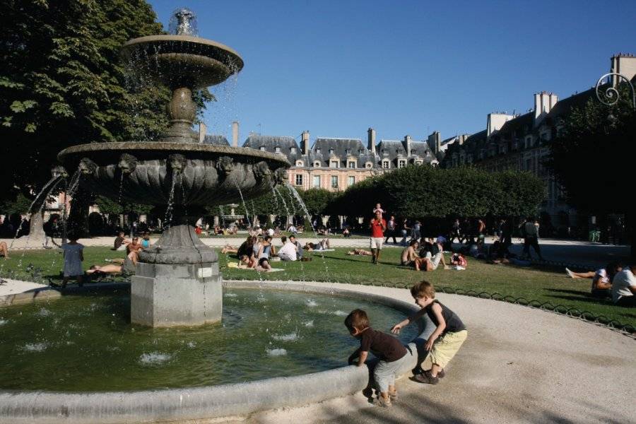 El Lugar De Los Vosgos Calle Lugar Barrio Paris