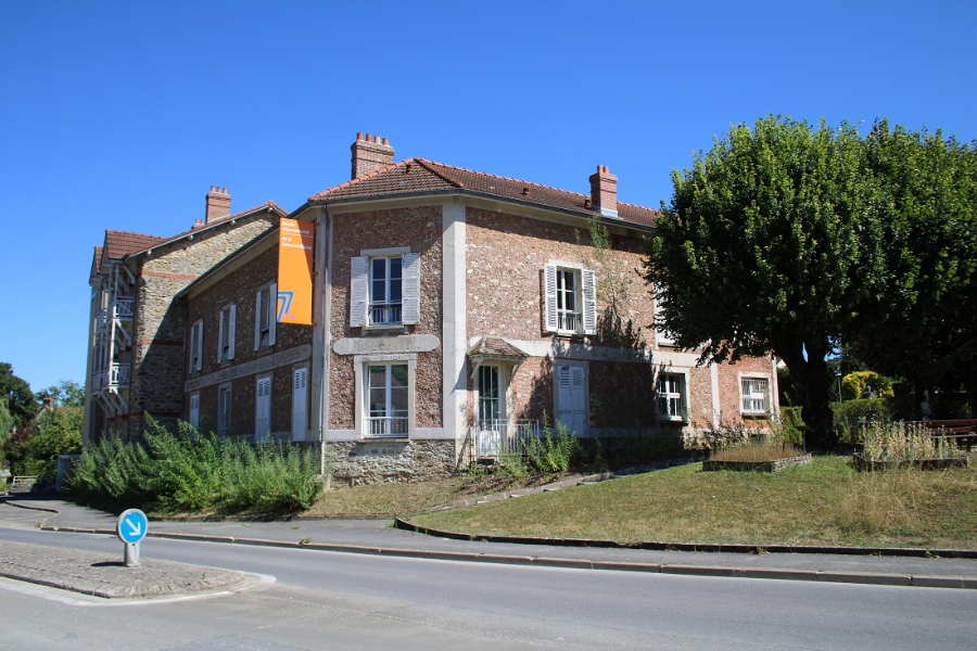 Vue extérieure du musée depuis la rue.