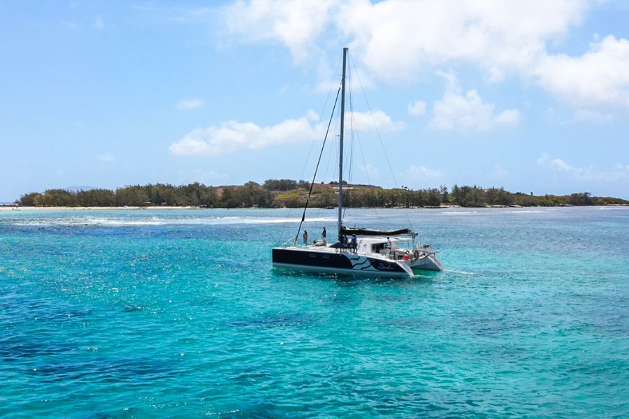 Catamaran Blue Safari à l'ilot Gabriel - ©BLUE SAFARI