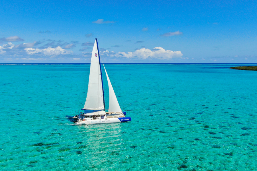 Catamaran lagon sud est - ©BLUE SAFARI