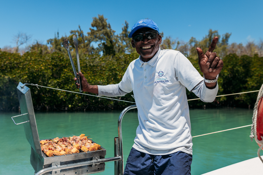 Dejeuner BBQ au Manglier à l'ile d'Ambre - ©BLUE SAFARI