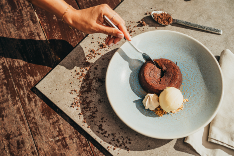 Moelleux au chocolat du Chef et glace à la vanille - ©Le Chamarel Restaurant