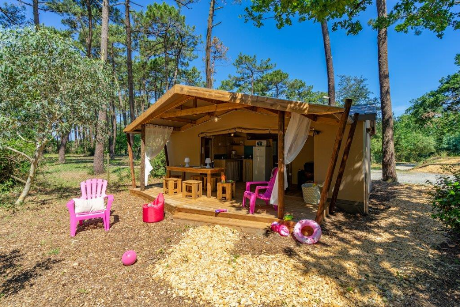 - - ©CAMPING PARADIS DES PINS