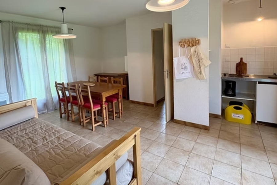 salle à manger et cuisine d'un chalet