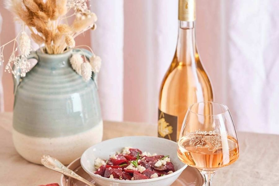 rosé et betteraves au chèvre frais - ©Vins de Provence