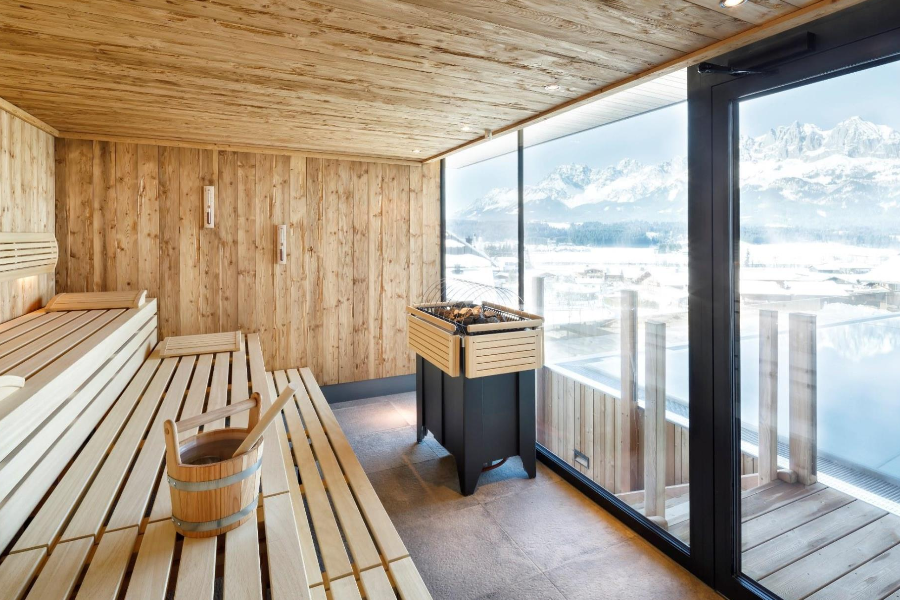 Sauna extérieur avec vue sur le massif du Wilder Kaiser, Tyrol - ©© Hotel Penzinghof