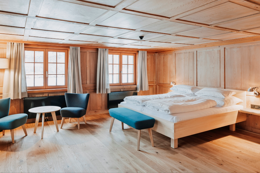Chambre en bois naturel du Bregenzerwald, Vorarlberg - ©© Hotel Tannahof, Angela Lamprecht
