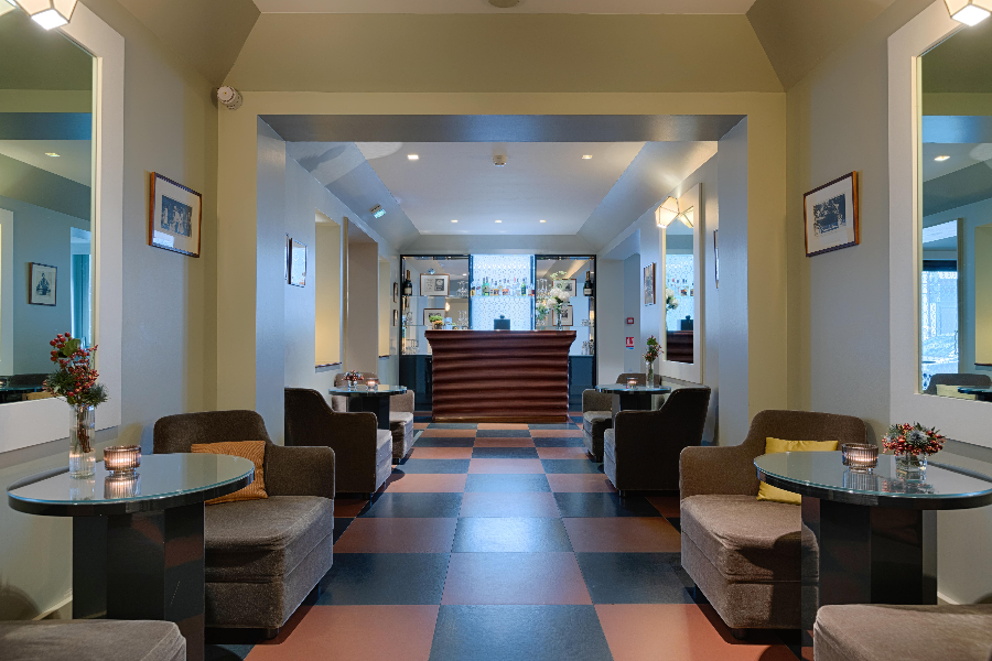 Lobby vue sur bar