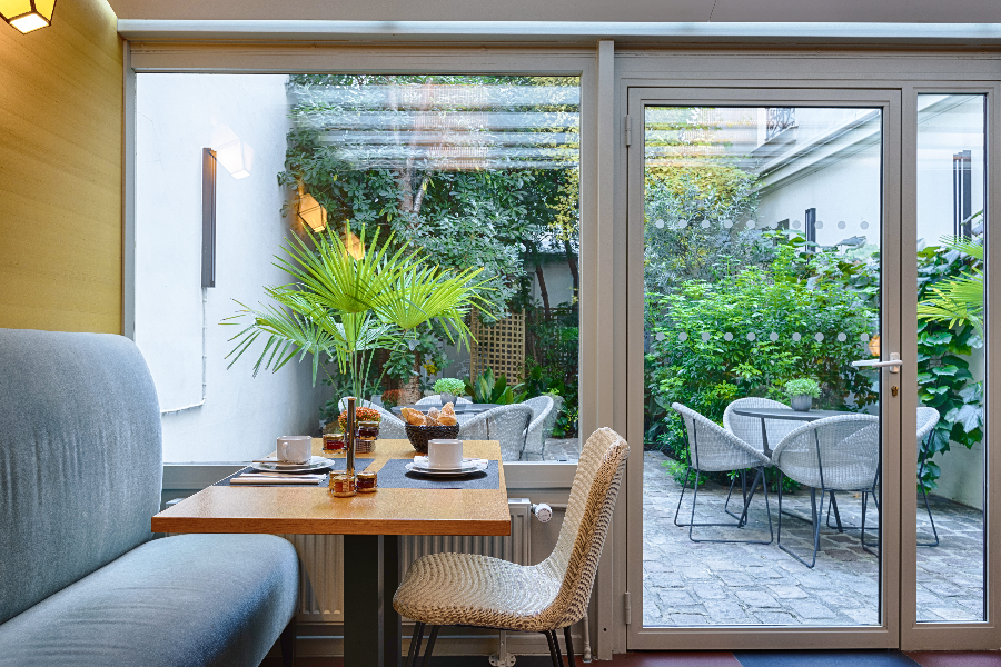 breakfast room view garden