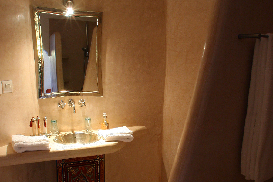 Salle de bain Chambre Zouak - terrasse - ©Riad Cherrata