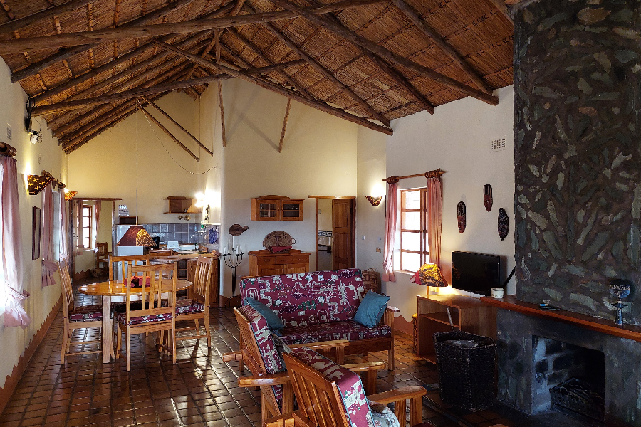 Living area with kitchen. - ©Musangano Lodge