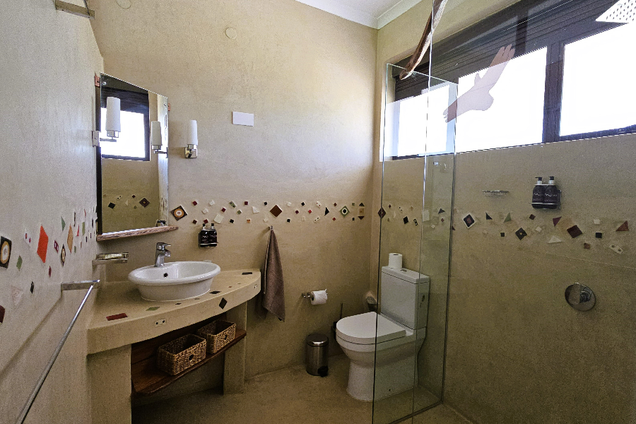 Bathroom of a standard room. - ©Musangano Lodge