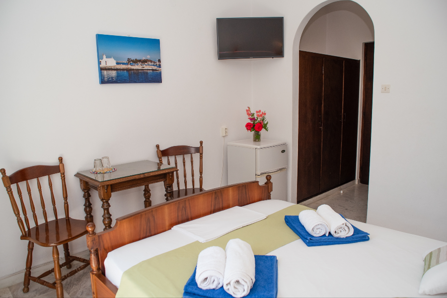  - ©ADONIS HOTEL NAXOS