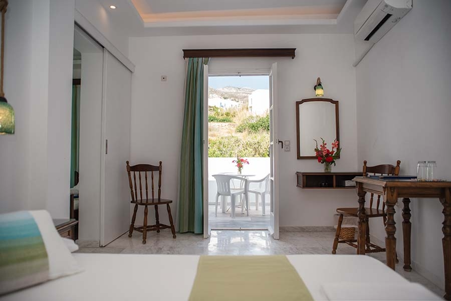  - ©ADONIS HOTEL NAXOS