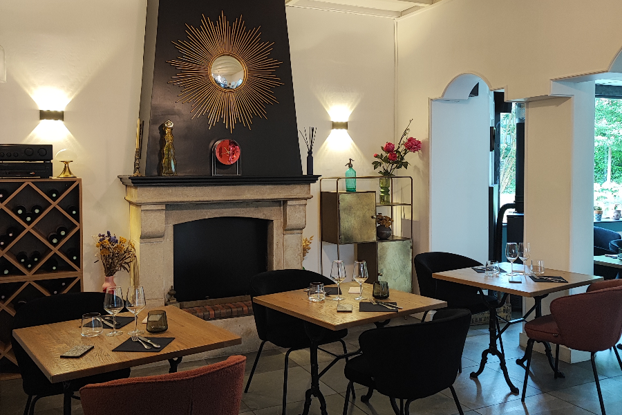 Le Clos du Pontic à Landerneau avec sa belle salle de restaurant. - ©Enora Heurtebize