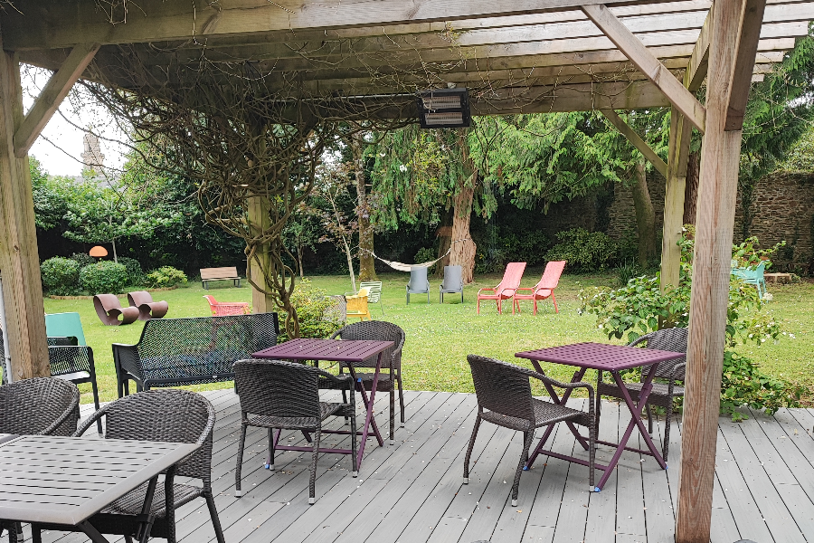 Le Clos du Pontic à Landerneau bénéficie d'un jardun très sympa pour se détendre. - ©Enora Heurtebize