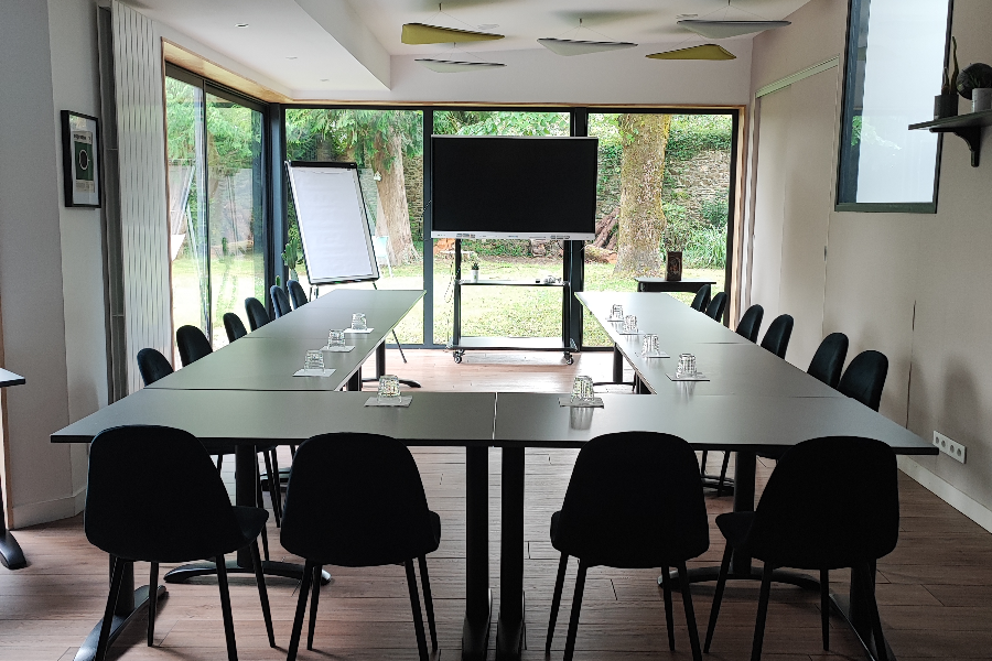 Le Clos du Pontic à Landerneau bénéficie aussi d'une salle de travail parfaite pour les séminaires. - ©Enora Heurtebize