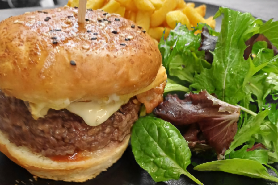 Burger BBQ du Chef - ©Auberge des Lacs